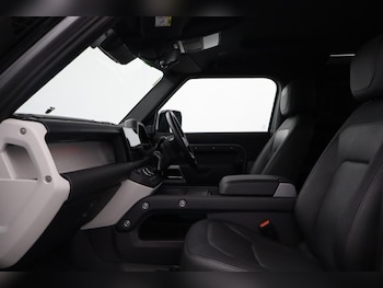 Used Land Rover Defender 2024 for sale - 78370598: Photo