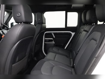 Used Land Rover Defender 2022 for sale - 76982021: Photo