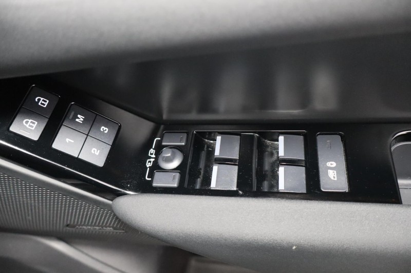 Used Land Rover Range Rover Velar 2025 for sale - 76981440: Photo 25