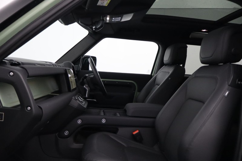 Used Land Rover Defender 2023 for sale - 77848220: Photo 32