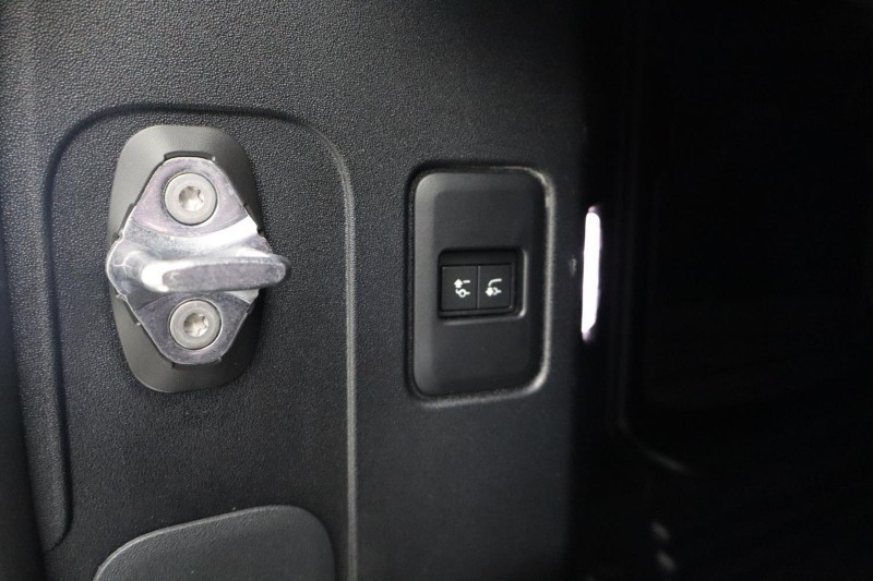 Used Land Rover Defender 2021 for sale - 78064075: Photo 28