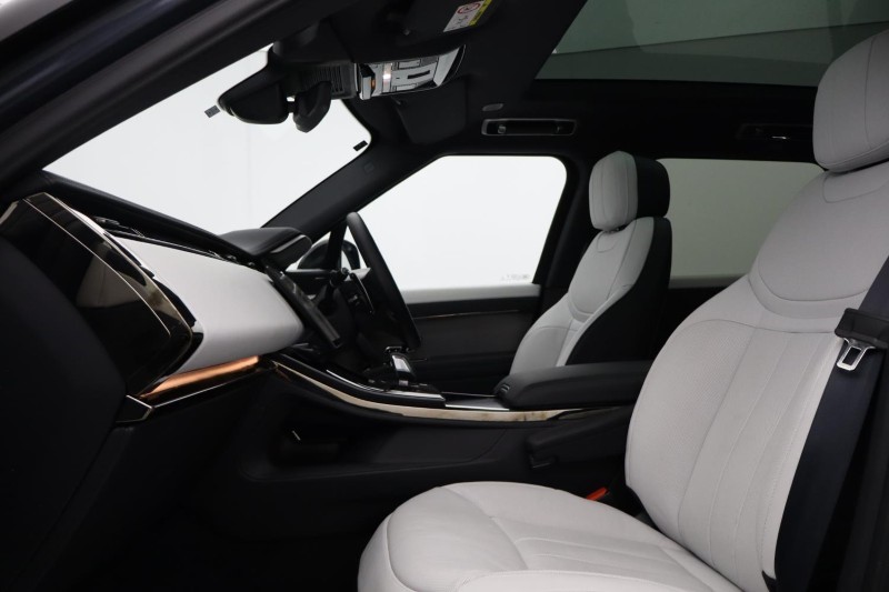Used Land Rover Range Rover Sport 2025 for sale - 77803963: Photo 3