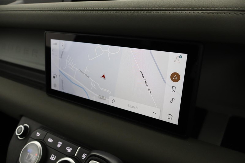 Used Land Rover Defender 2022 for sale - 76981120: Photo 11