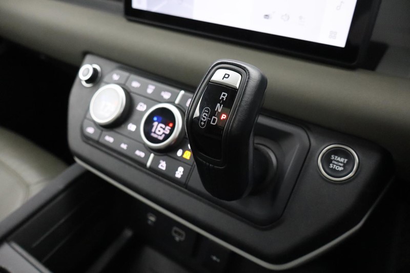 Used Land Rover Defender 2022 for sale - 76981120: Photo 13