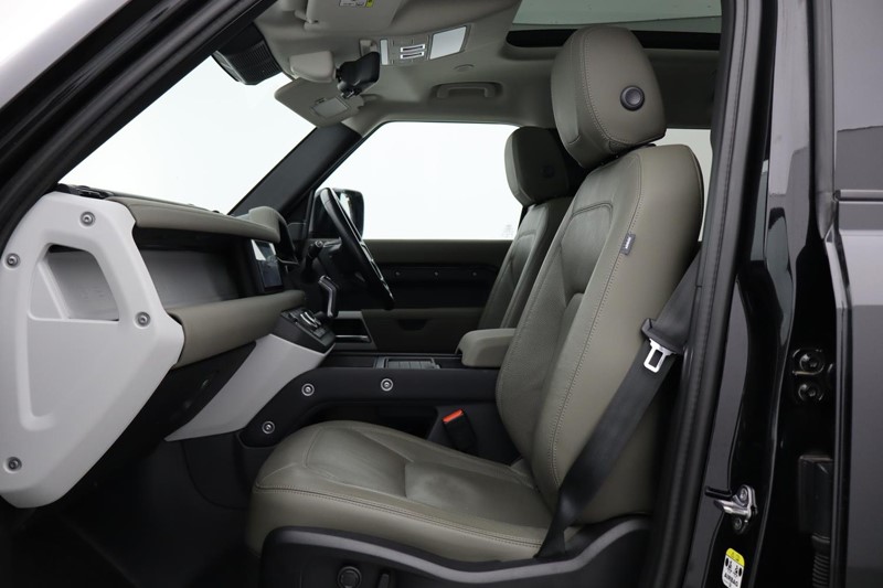 Used Land Rover Defender 2022 for sale - 76981120: Photo 3