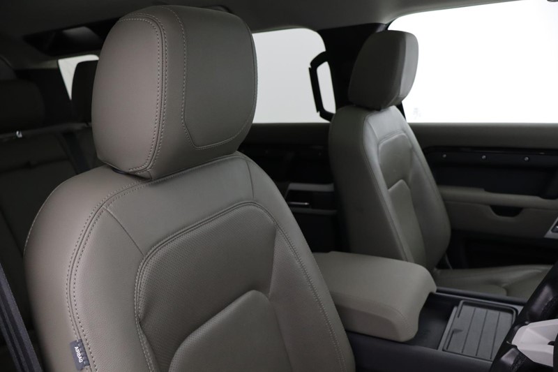 Used Land Rover Defender 2022 for sale - 76981120: Photo 30