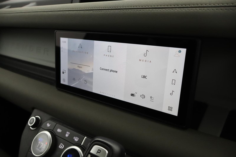 Used Land Rover Defender 2022 for sale - 76981120: Photo 32