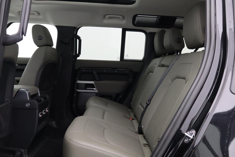 Used Land Rover Defender 2022 for sale - 76981120: Photo 4