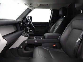 Used Land Rover Defender 2022 for sale - 76982293: Photo