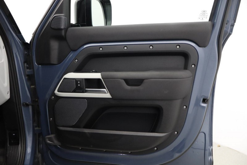 Used Land Rover Defender 2022 for sale - 76982293: Photo 44
