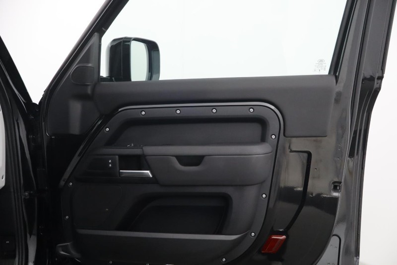 Used Land Rover Defender 2025 for sale - 78199114: Photo 32