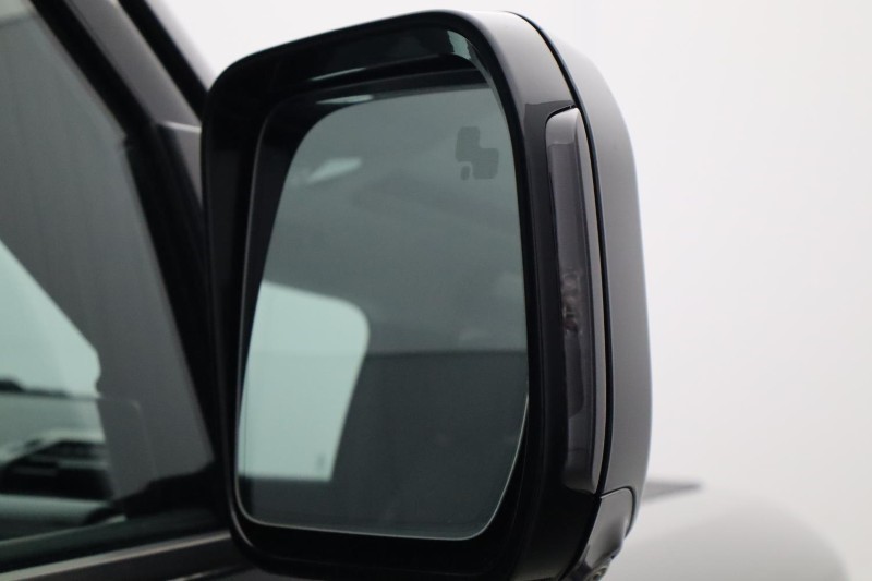 Used Land Rover Defender 2023 for sale - 77988588: Photo 33