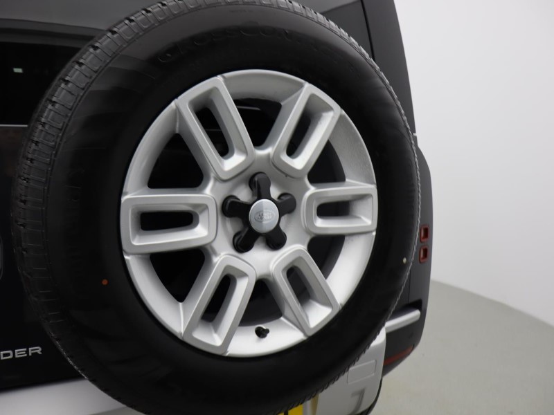 Used Land Rover Defender 2025 for sale - 76981238: Photo 26