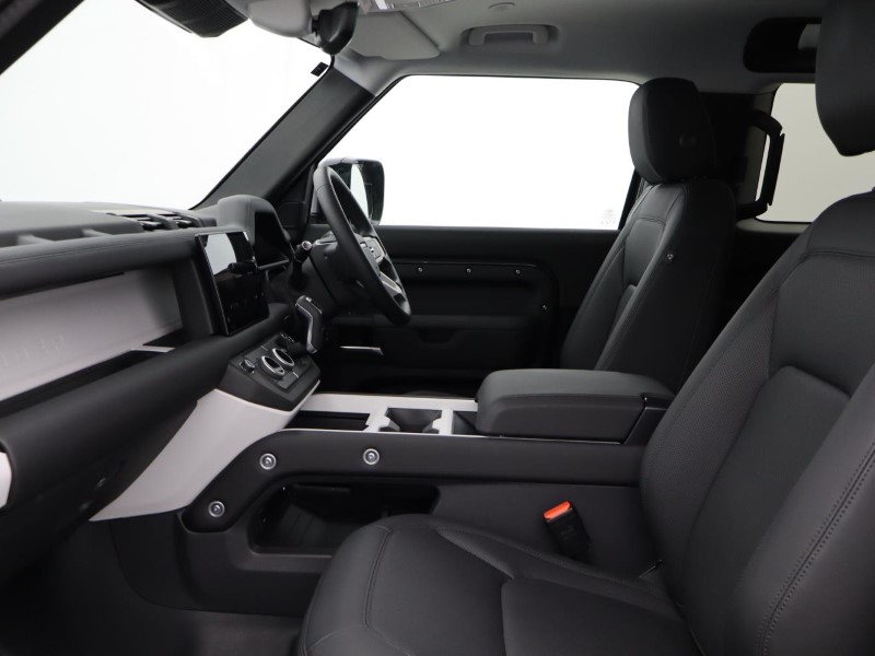 Used Land Rover Defender 2025 for sale - 76981238: Photo 3