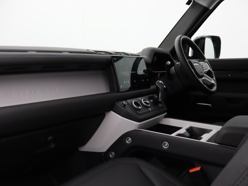 Used Land Rover Defender 2025 for sale - 76981238: Photo 40