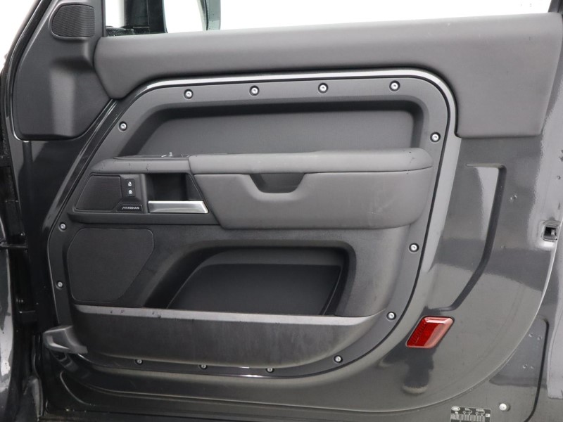 Used Land Rover Defender 2025 for sale - 76981238: Photo 41