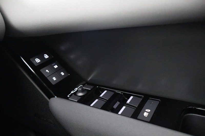 Used Land Rover Range Rover Velar 2025 for sale - 78199112: Photo 50