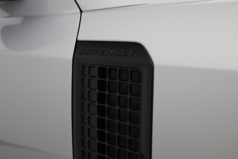 Used Land Rover Defender 2023 for sale - 78067148: Photo 31