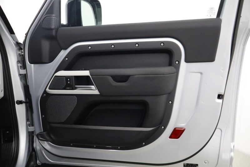 Used Land Rover Defender 2023 for sale - 78067148: Photo 41