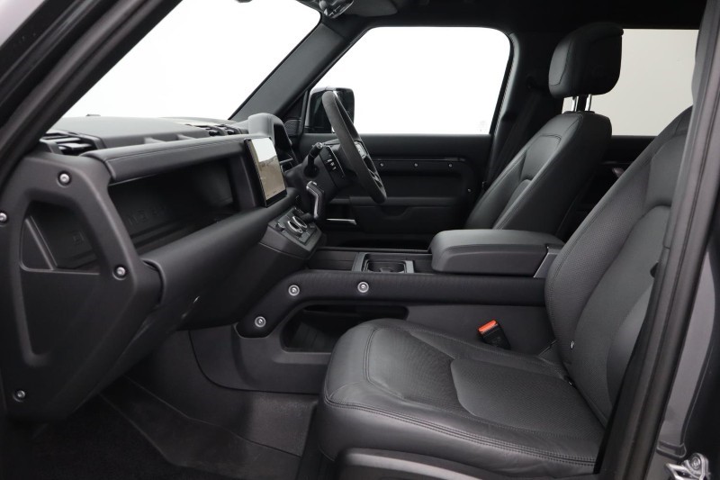 Used Land Rover Defender 2023 for sale - 76981809: Photo 3