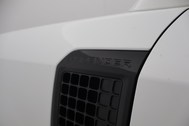 Used Land Rover Defender 2023 for sale - 78199128: Photo 30