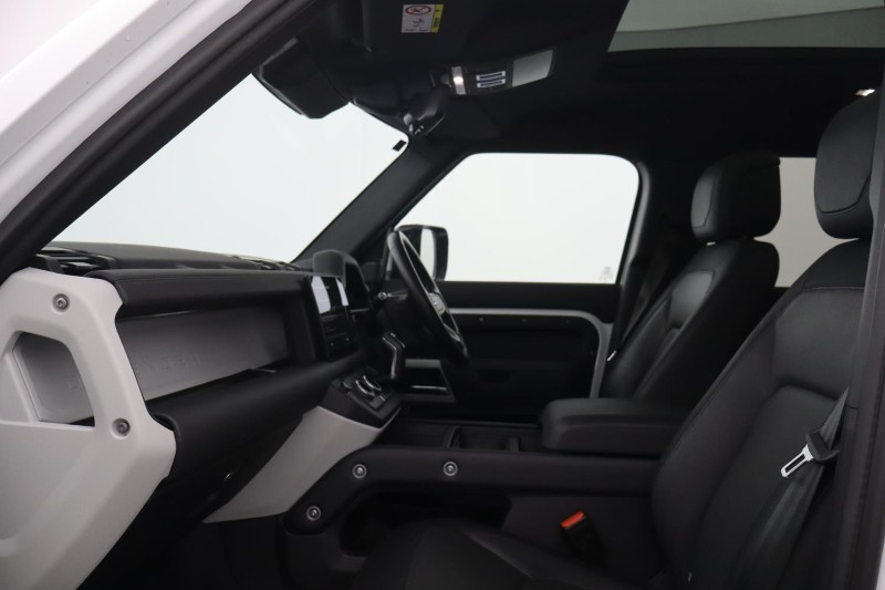 Used Land Rover Defender 2023 for sale - 78199128: Photo 4