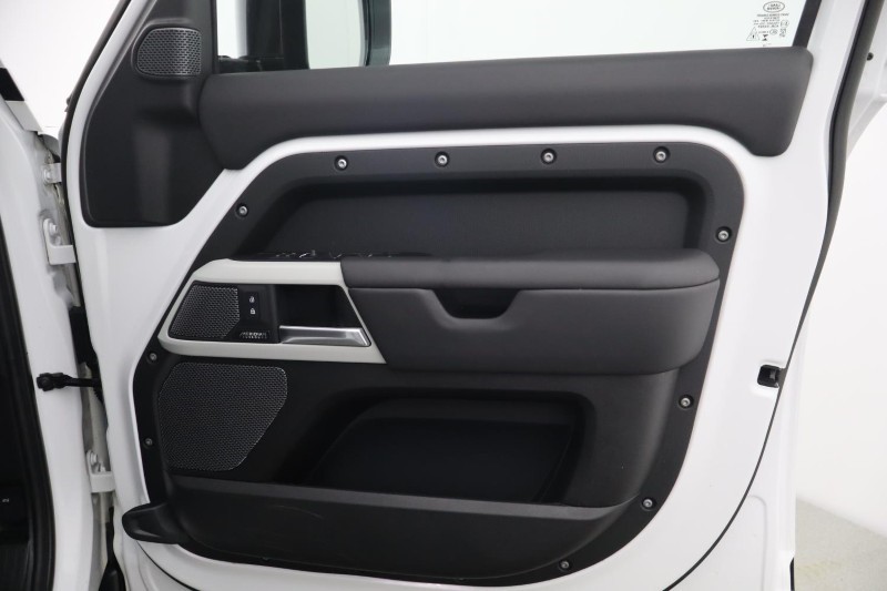 Used Land Rover Defender 2023 for sale - 78199128: Photo 41