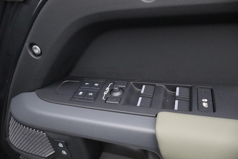 Used Land Rover Defender 2024 for sale - 77988573: Photo 43