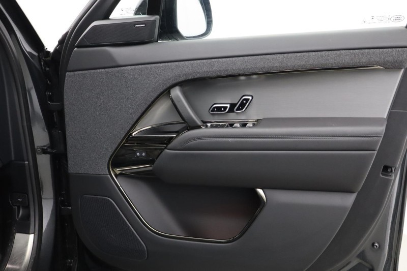 Used Land Rover Range Rover Sport 2024 for sale - 77148044: Photo 32