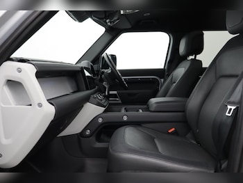 Used Land Rover Defender 2024 for sale - 76982204: Photo