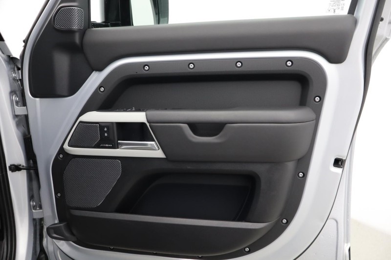 Used Land Rover Defender 2024 for sale - 76982204: Photo 41