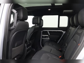 Used Land Rover Defender 2024 for sale - 76982204: Photo