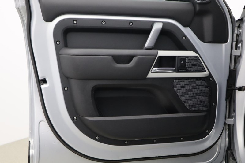 Used Land Rover Defender 2021 for sale - 77248137: Photo 19