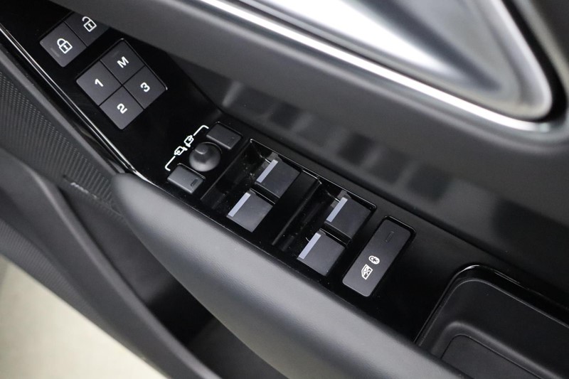 Used Land Rover Range Rover Velar 2024 for sale - 77336036: Photo 32