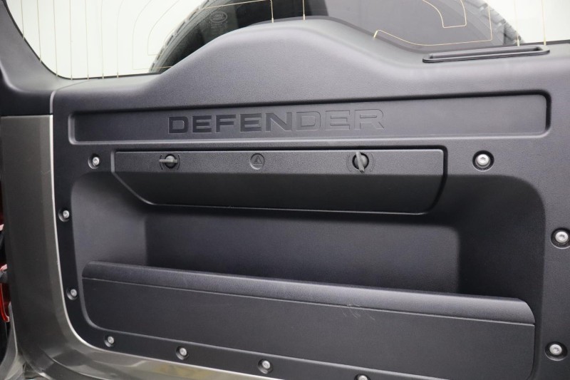 Used Land Rover Defender 2022 for sale - 76981536: Photo 24