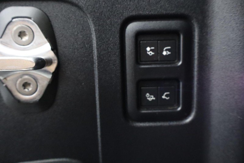 Used Land Rover Defender 2022 for sale - 76981536: Photo 25