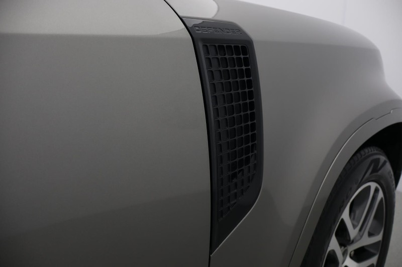 Used Land Rover Defender 2022 for sale - 76981536: Photo 32