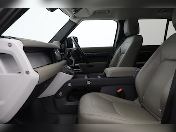 Used Land Rover Defender 2022 for sale - 76981536: Photo