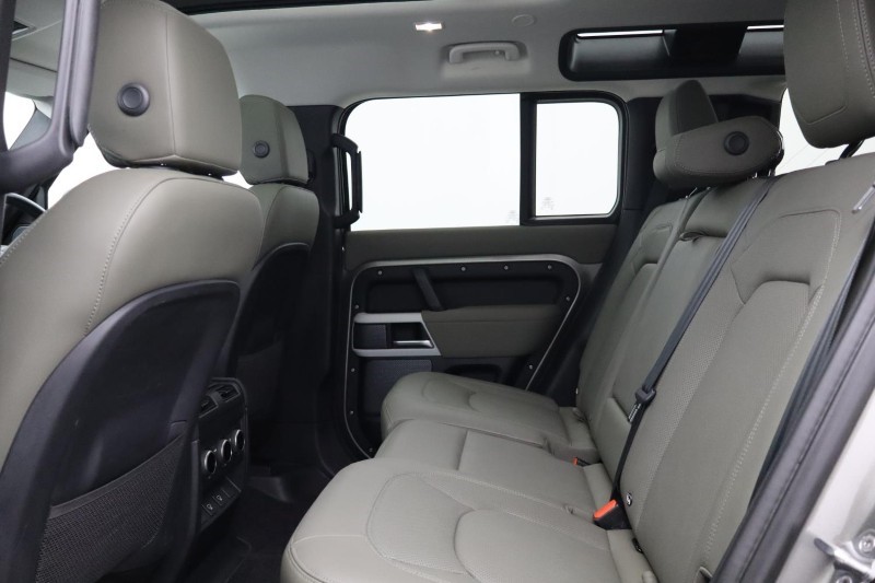 Used Land Rover Defender 2022 for sale - 76981536: Photo 4