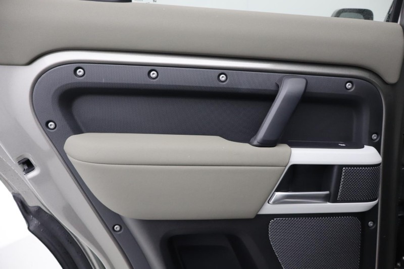 Used Land Rover Defender 2022 for sale - 76981536: Photo 44