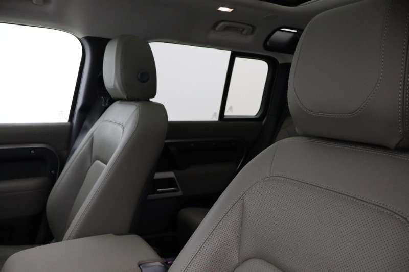 Used Land Rover Defender 2022 for sale - 76981536: Photo 45