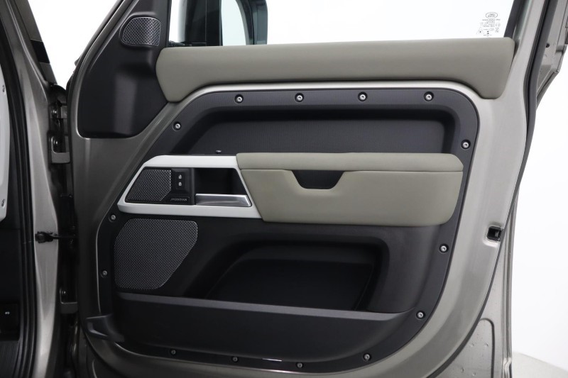 Used Land Rover Defender 2022 for sale - 76981536: Photo 47