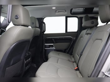 Used Land Rover Defender 2022 for sale - 76981536: Photo