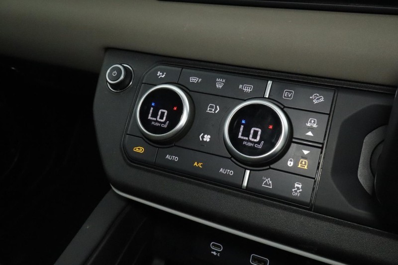 Used Land Rover Defender 2022 for sale - 76981536: Photo 70