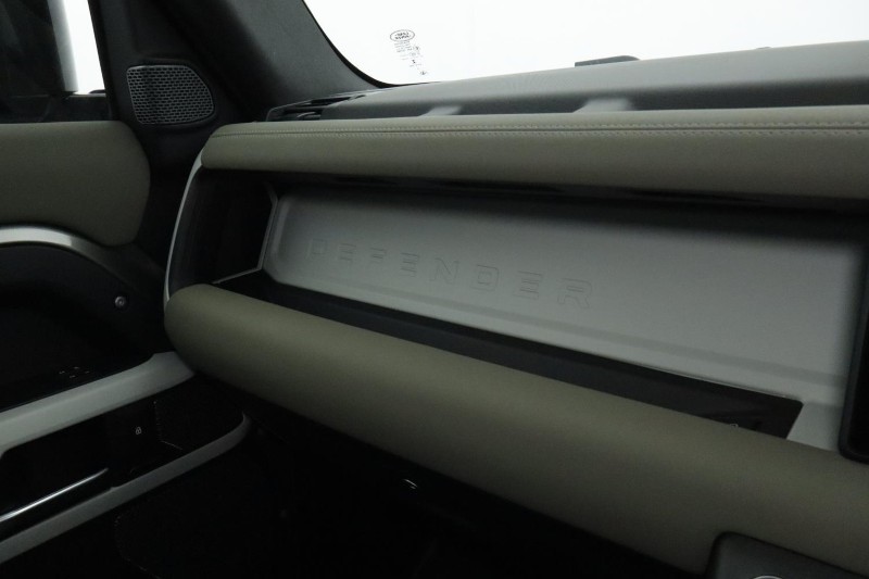 Used Land Rover Defender 2022 for sale - 76981536: Photo 71