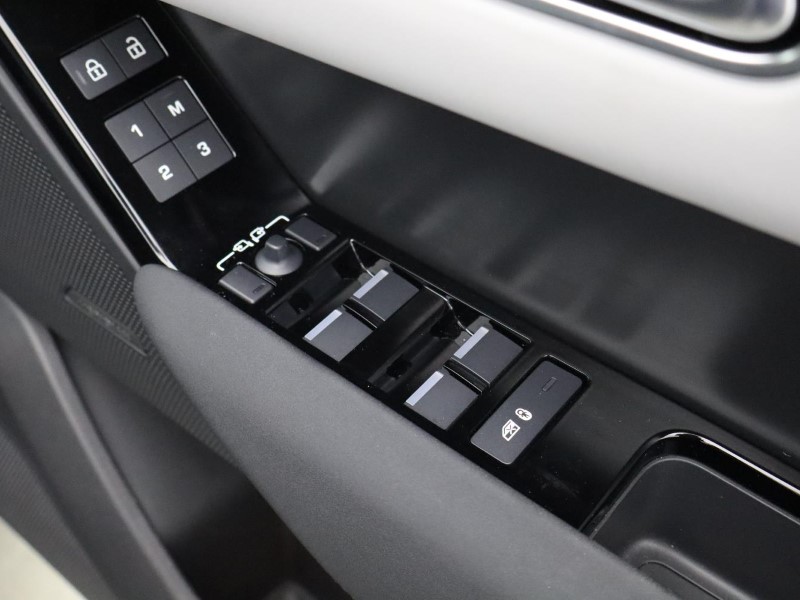 Used Land Rover Range Rover Velar 2025 for sale - 76981763: Photo 27