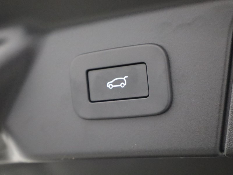 Used Land Rover Range Rover Velar 2025 for sale - 76981763: Photo 37