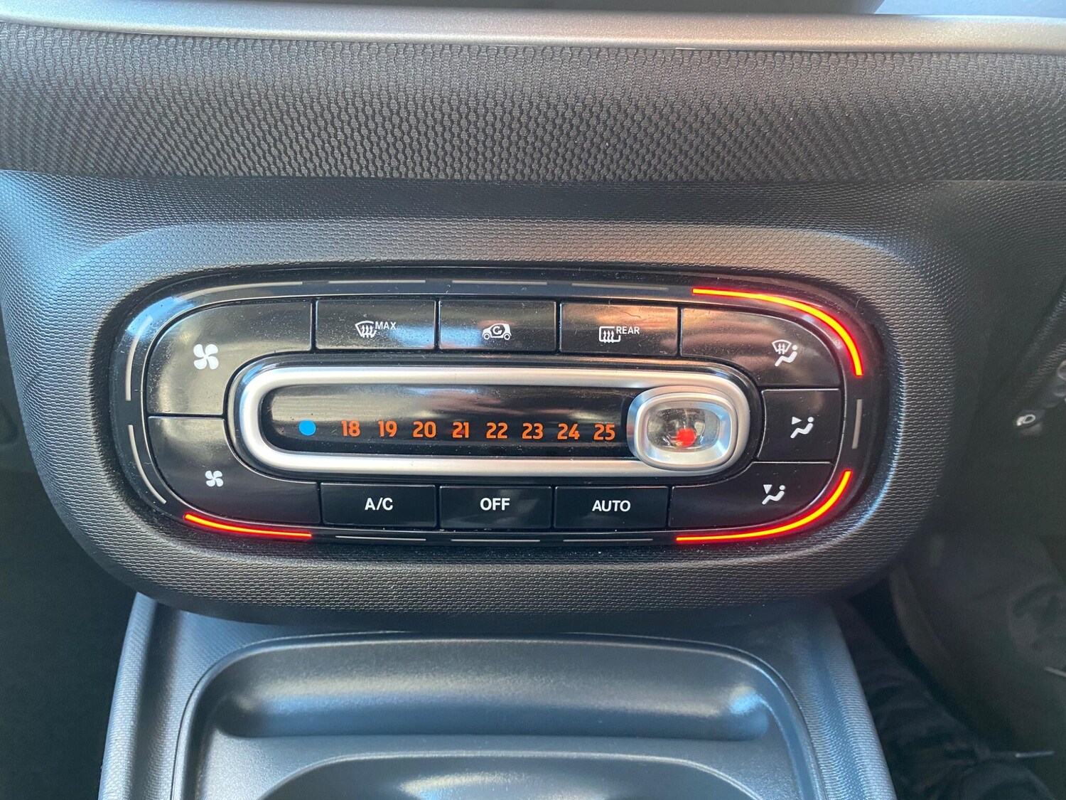 Used smart fortwo 2017 for sale - 77716090: Photo 40