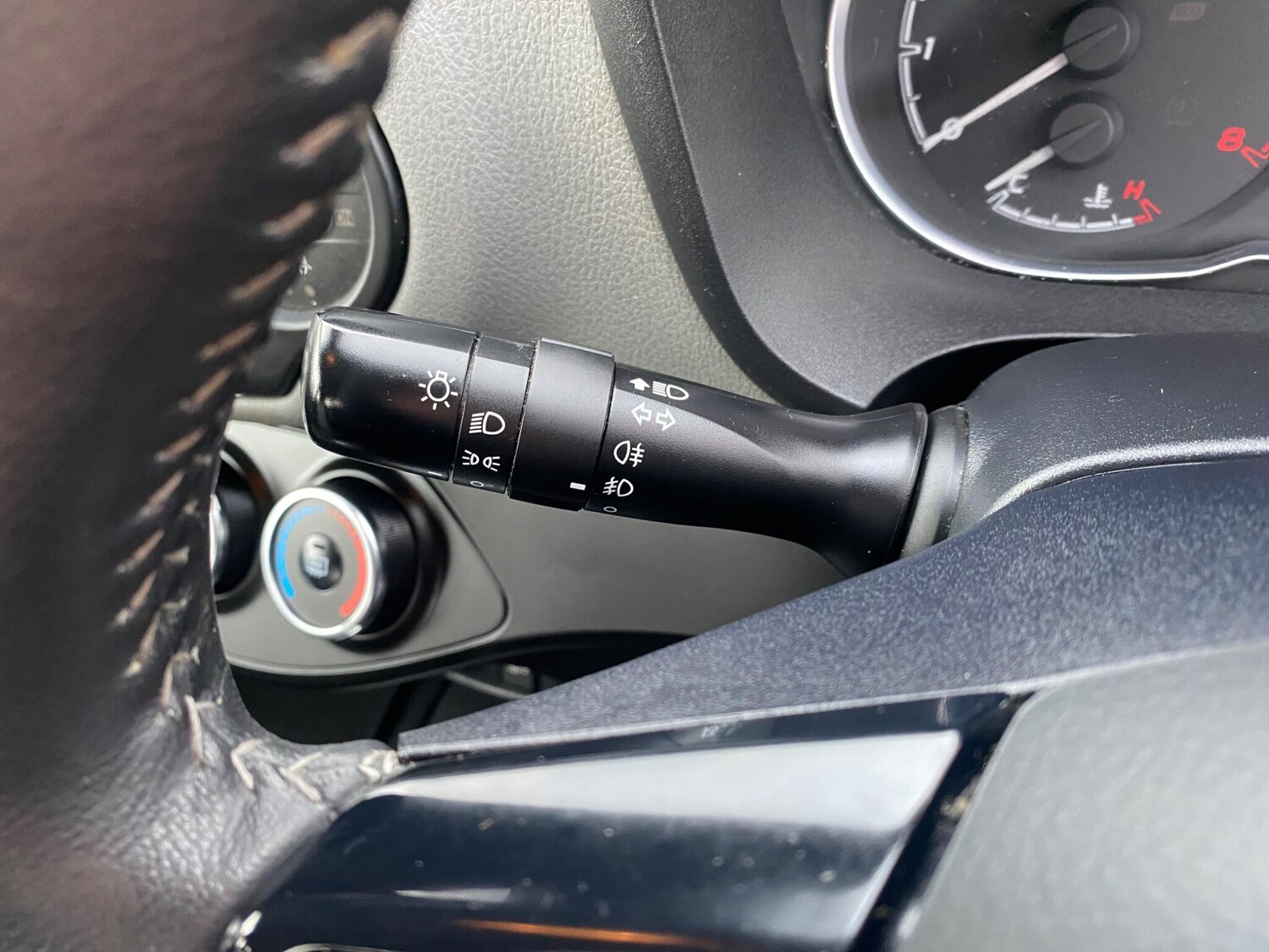 Used Toyota Yaris 2017 for sale - 77716100: Photo 33