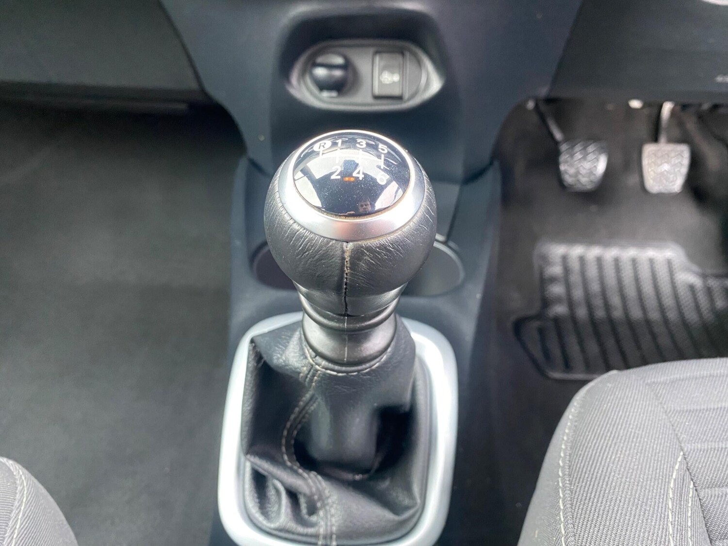 Used Toyota Yaris 2017 for sale - 77716100: Photo 40